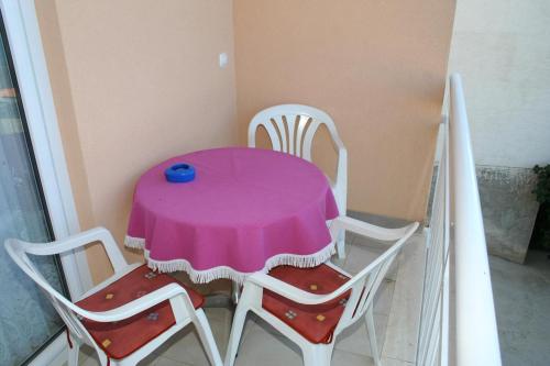 Apartments with a parking space Stanici Omis - 2818 - image 2