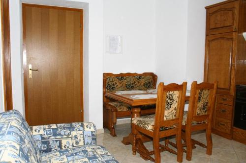 Apartments with a parking space Stanici Omis - 2818 - image 13