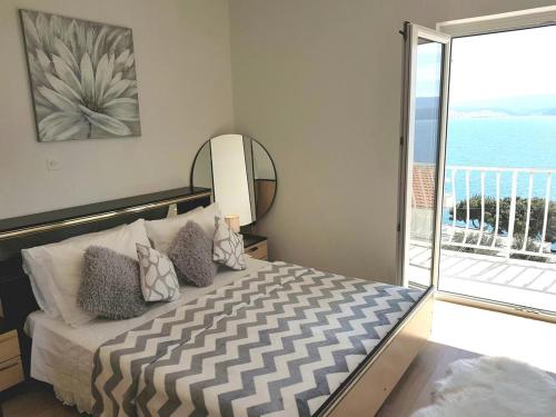 Apartments by the sea Stanici Omis - 2824 - image 2