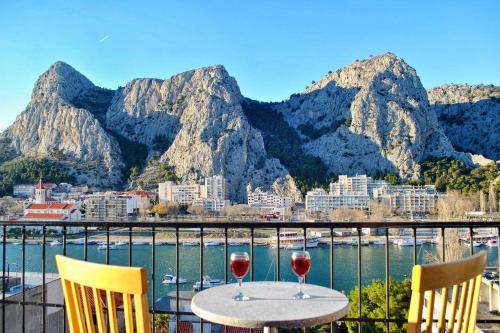 Apartments by the sea Omis - 2822 