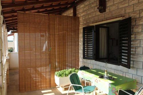 Apartments with a parking space Mirca Brac - 2843 Supetar