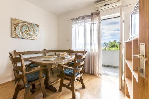 Apartments by the sea Stanici Omis - 3064 