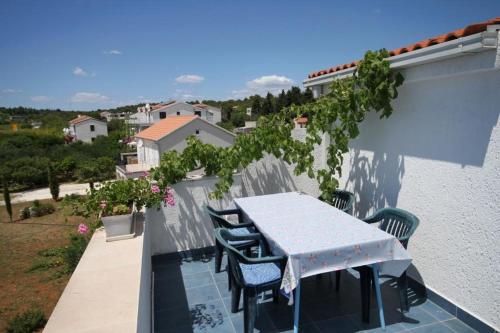 Apartments by the sea Sucuraj Hvar - 3589 - image 14