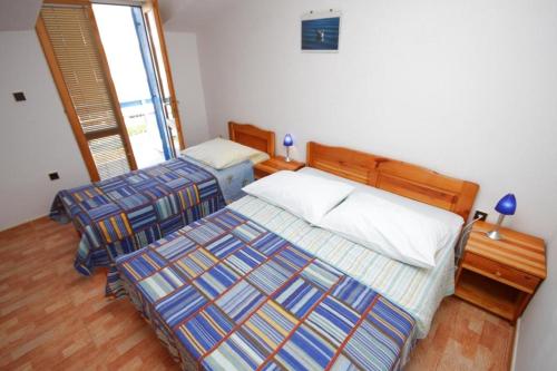 Apartments by the sea Sucuraj Hvar - 3589 - image 5
