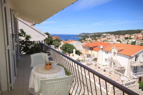 Apartments with a parking space Hvar - 4004 Hvar