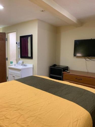 Budget Inn Williamsville image 3