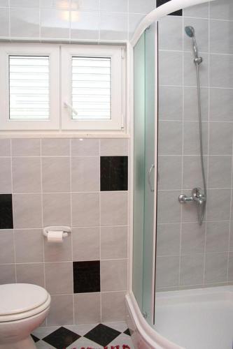 One-Bedroom Apartment with Balcony image 2