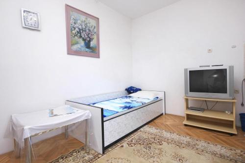 One-Bedroom Apartment with Terrace and Sea View image 2