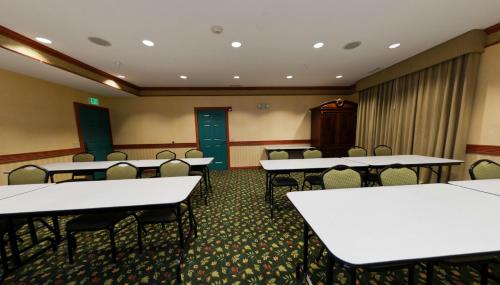 Country Inn & Suites by Radisson, Michigan City, IN