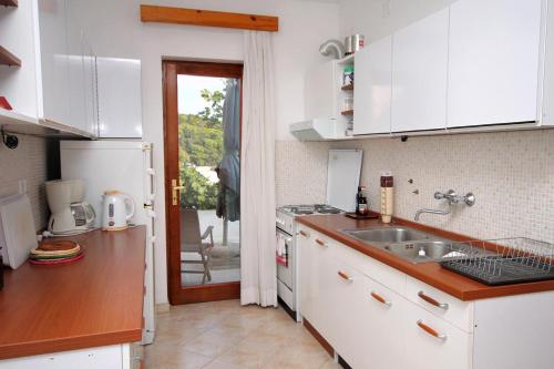 Apartments by the sea Hvar - 4591 - image 2
