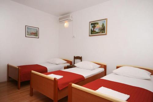Apartments with a parking space Nemira Omis - 4652 - image 4