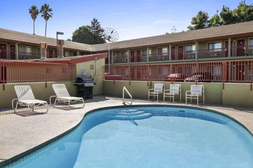 SureStay Hotel by Best Western King City - image 12