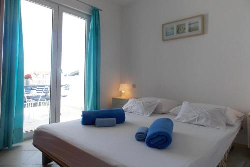 Apartments by the sea Duce Omis - 4798 Dugi Rat 