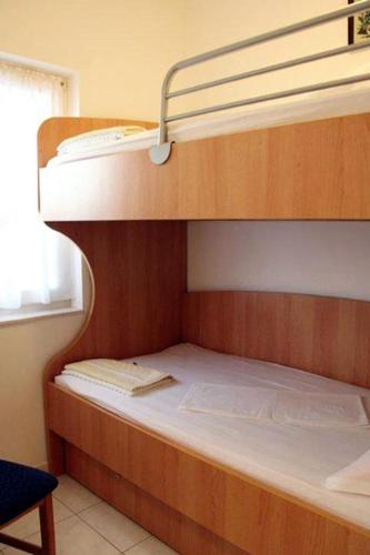 Apartments by the sea Pisak, Omis - 4815
