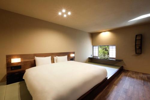 Deluxe King Room with Tatami Area and Courtyard view(Annex)