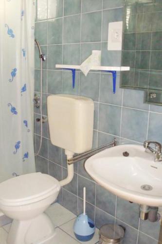 Apartments by the sea Banjol, Rab - 4952