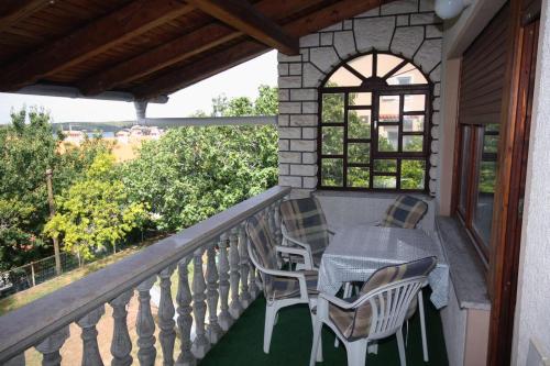 Apartments for families with children Palit Rab - 5011 
