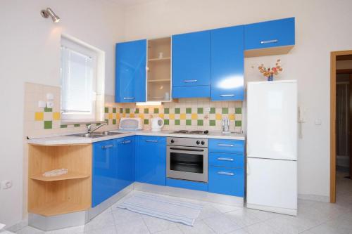 Apartments by the sea Krilo Jesenice Omis - 5159