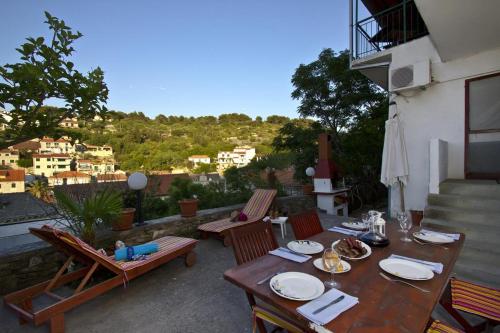 Apartments and rooms by the sea Stomorska Solta - 5211