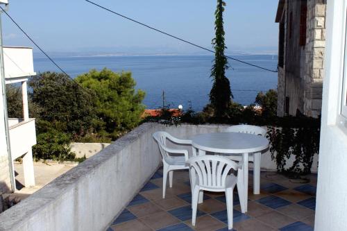 Apartments with a parking space Stomorska Solta - 5238 Maslinica 