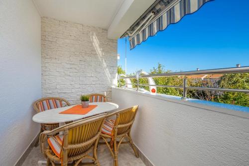 Apartments with a parking space Vantacici Krk - 5355