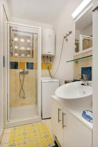Two-Bedroom Apartment with Terrace image 9