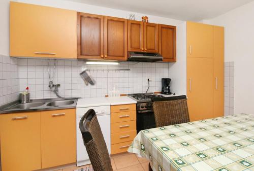 Two-Bedroom Apartment with Terrace image 6