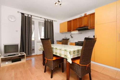 Two-Bedroom Apartment with Terrace image 5