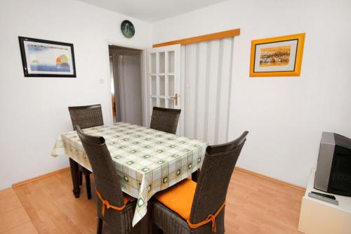 Two-Bedroom Apartment with Terrace image 4
