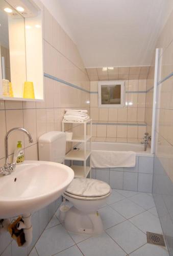 Two-Bedroom Apartment with Terrace and Sea View image 2