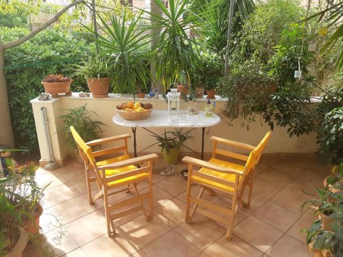  Relax room with private bathroom & veranda in Athen