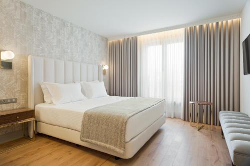 Acta The Avenue The 4-star Acta The Avenue offers comfort and convenience whether youre on business or holiday in Porto. The property has everything you need for a comfortable stay. Facilities like free Wi-Fi in all