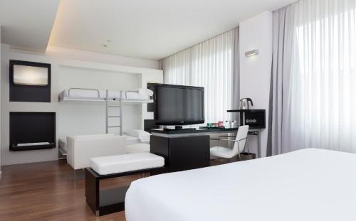 2 double beds, 2 bunk beds