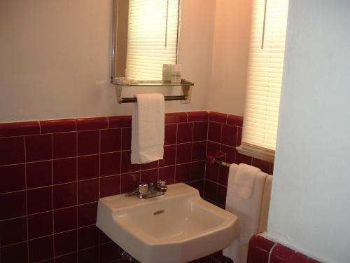 Fürdőszoba, Fels Three Crown Motel in Clarence