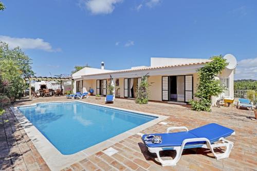  Algarve Country Villa with Pool by Homing, Ferienwohnung in São Brás de Alportel