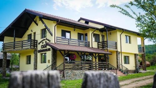 Pensiunea Gradinarilor cu statie de încărcare încărcare electrică auto