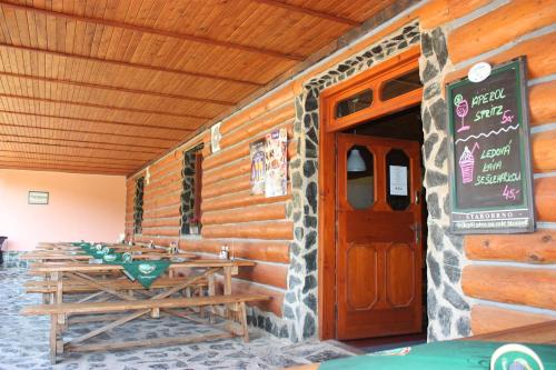 Restaurant, Penzion Jaros in Popuvky