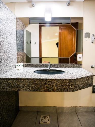 Bathroom, Hotel Villa Rica near Galeteando