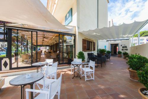 Bell Port Hotel - image 2