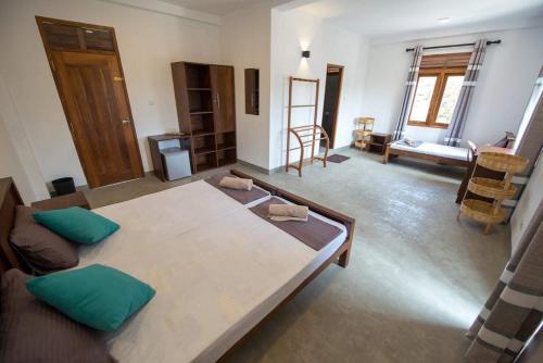 Triple Room with Private Bathroom image 2