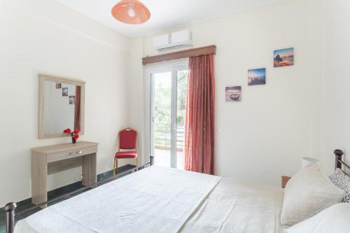  Zoumperi full house, Ferienwohnung in Nea Makri