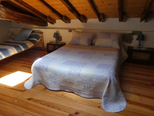 1 double bed, 2 twin beds