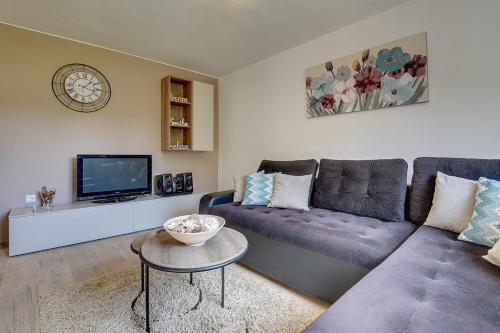 Three-Bedroom Holiday Home  image 8