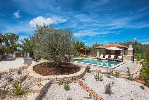 Three-Bedroom Holiday Home  image 7