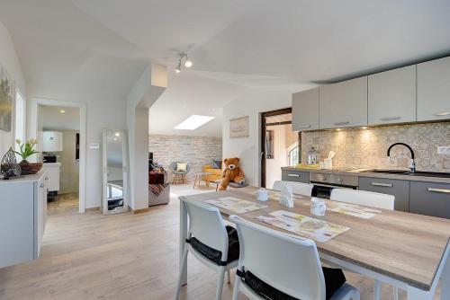 Three-Bedroom Holiday Home  image 3