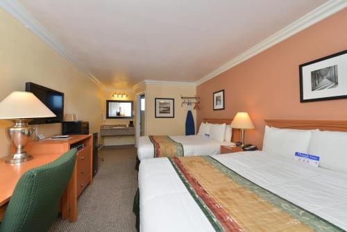 Inn by the sfo - image 10