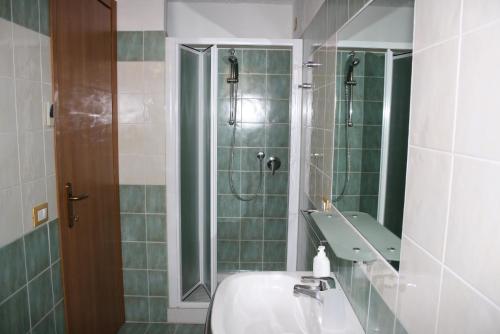 Double or Twin Room image 2