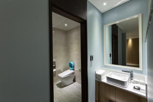 room detail thumbnail 2