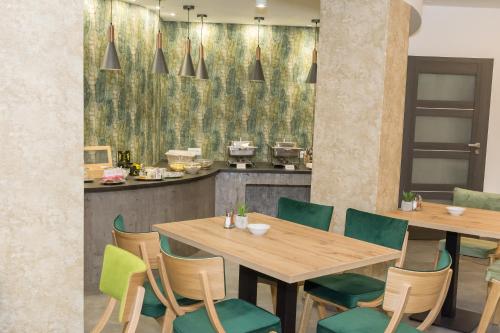 Restoran, Erdővarázs Panzió (Erdovarazs Panzio) in Miskolc