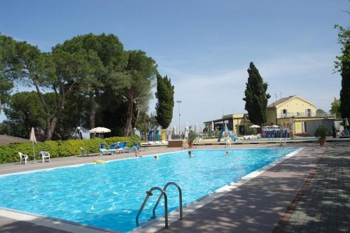 Swimming pool, STOERbuiten Lodges Mar Y Sierra in San Costanzo